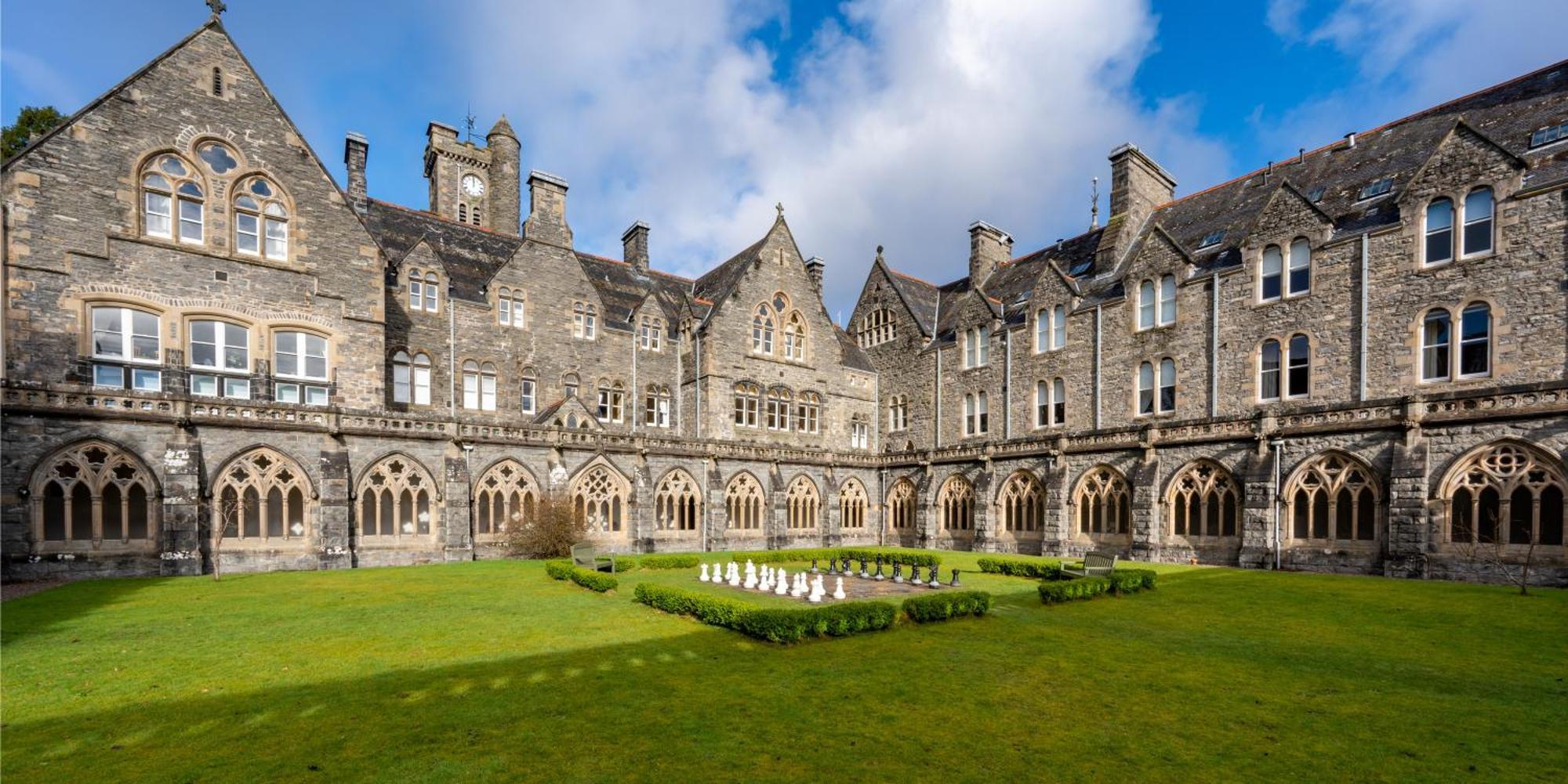 Abbey Church Upper North Aisle Luxury Self Catering 2 Bedroom Apartment Fort Augustus