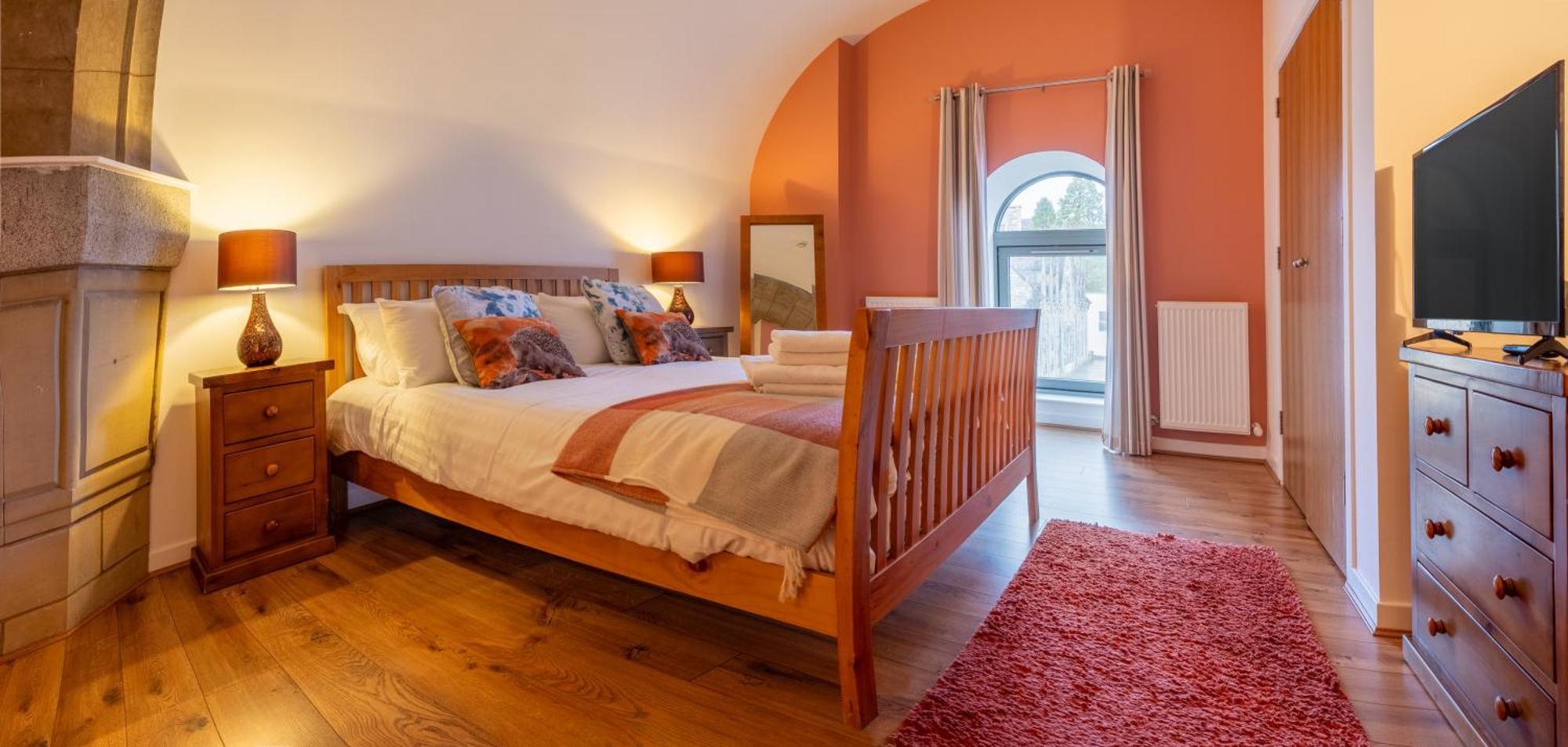 Abbey Church Upper North Aisle Luxury Self Catering 2 Bedroom Apartment *