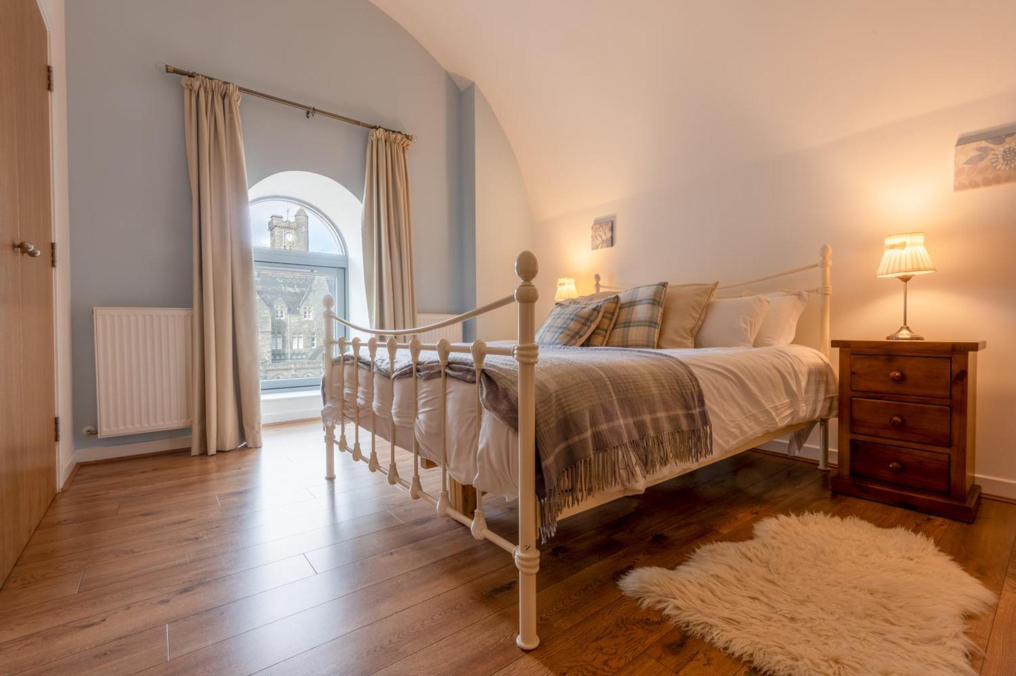 Abbey Church Upper North Aisle Luxury Self Catering 2 Bedroom *