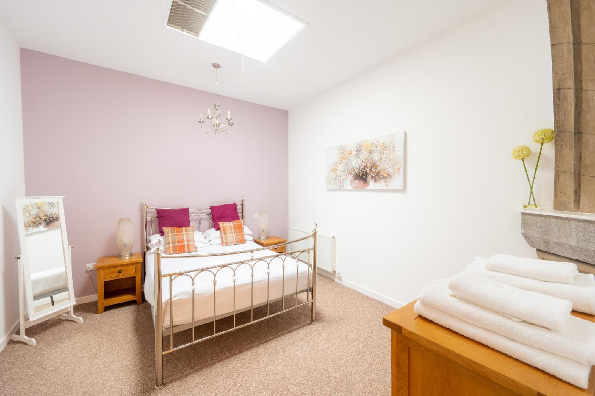 Abbey Church Upper North Aisle Luxury Self Catering 2 Bedroom Apartment *