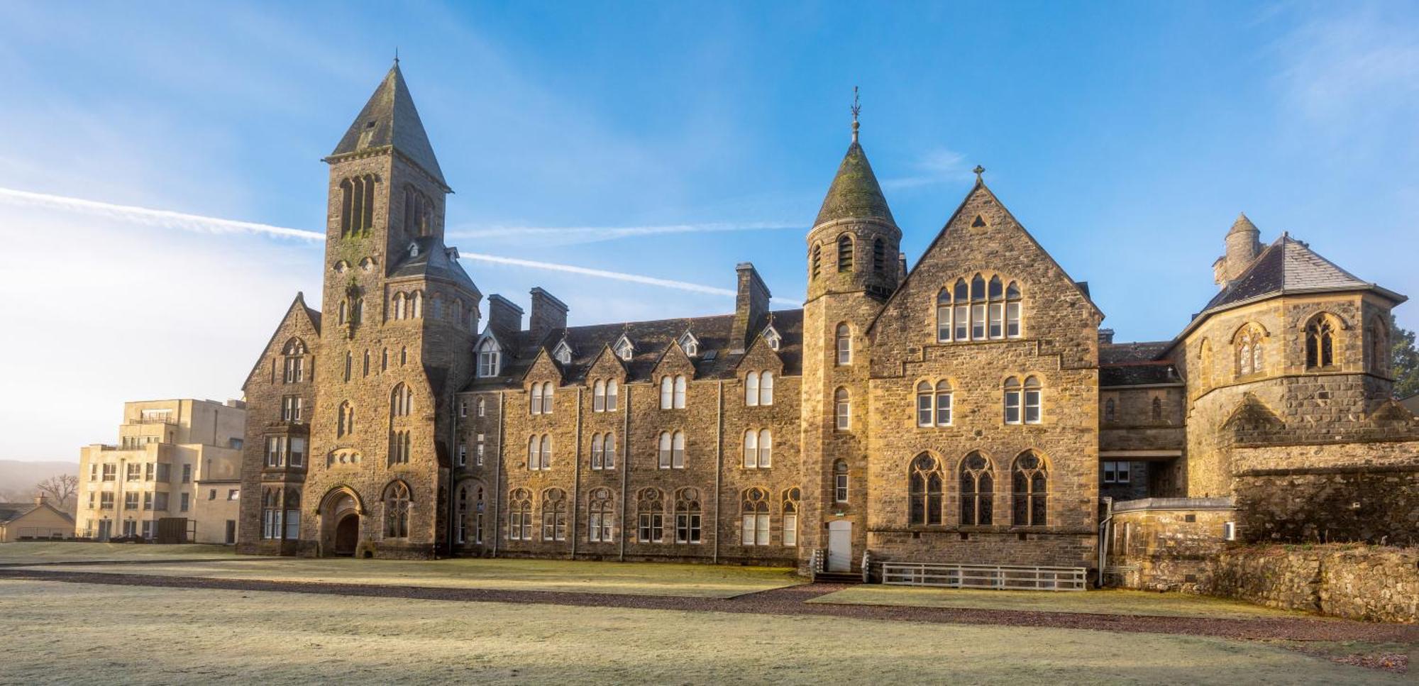 Abbey Church Upper North Aisle Luxury Self Catering 2 Bedroom Apartment Fort Augustus
